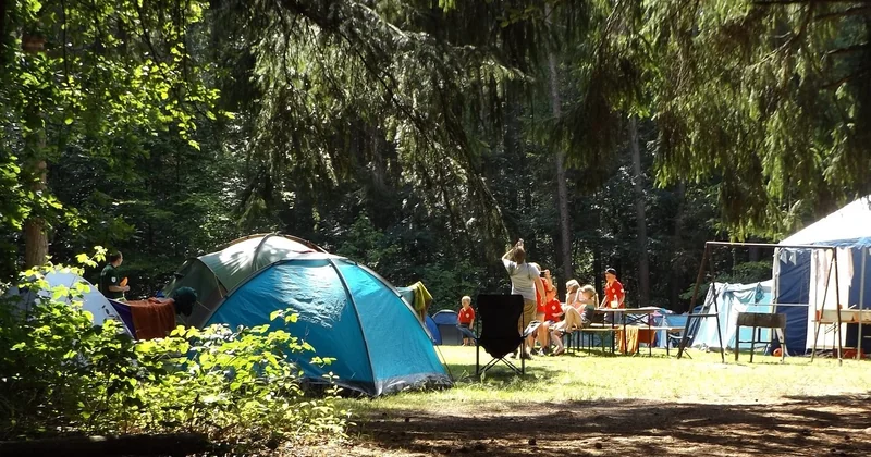 Liste pour camping en tente en famille : ce qu'on oublie systématiquement